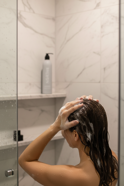 Marriott 39 North Shampoo - Hands Lathering