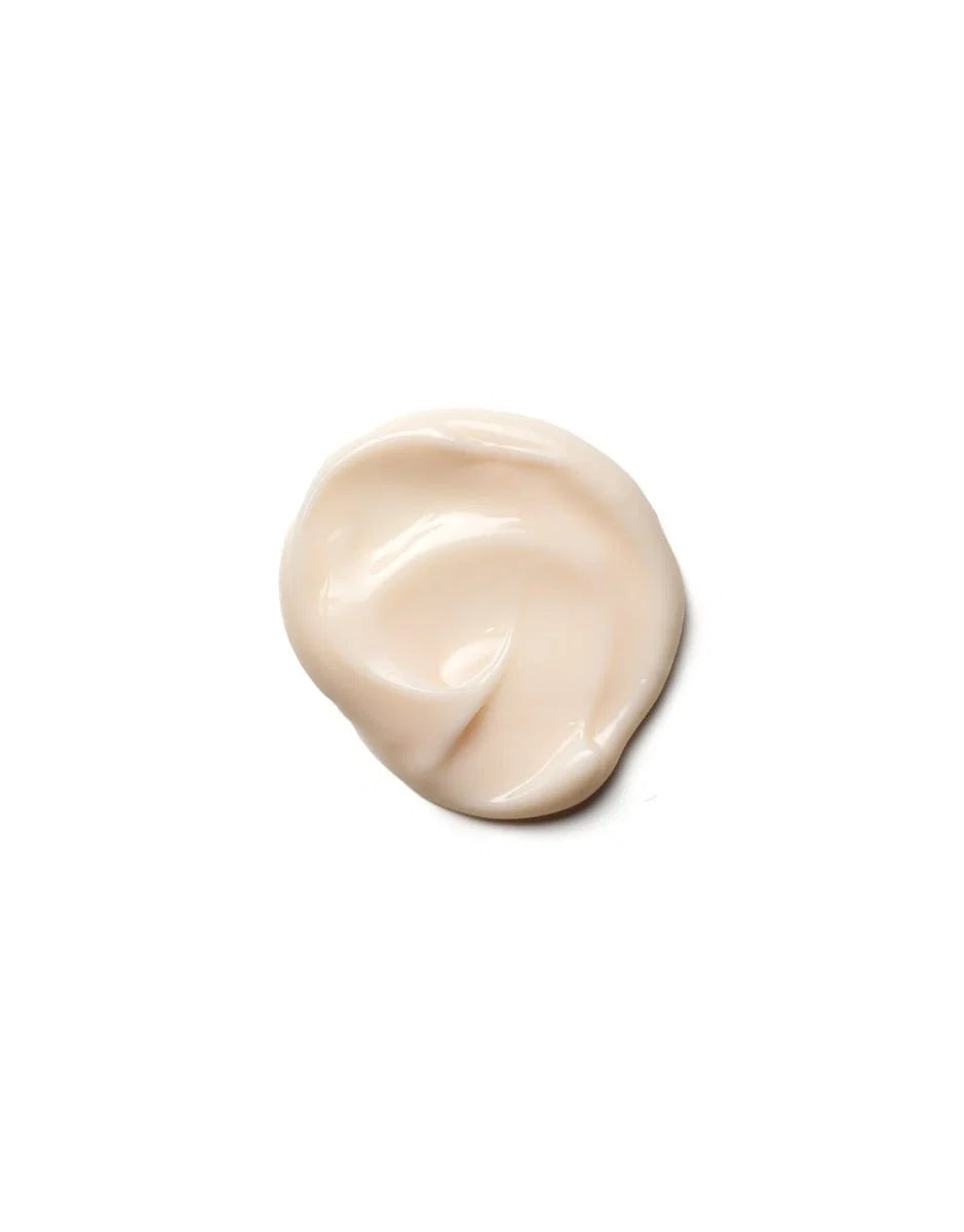 Close-up of a dollop of creamy Moroccanoil Moisture Repair Conditioner on a white background, illustrating the product’s texture.